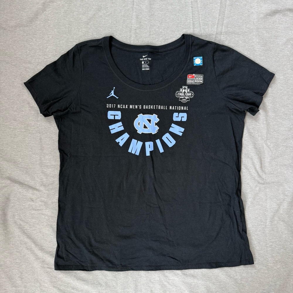 Nike Womens T‑Shirt XL North Carolina Tar Heels Basketball 2017 Champions Black